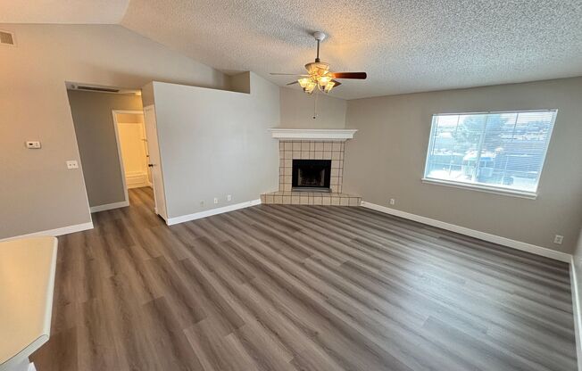 Charming 2Bed/1Bath 2nd Floor Condo located in Duck Creek Village