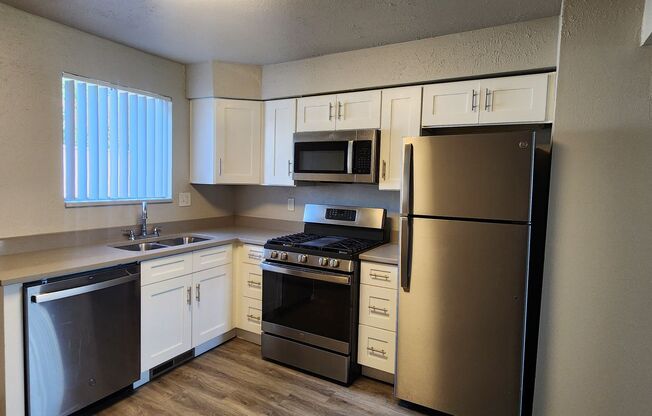 2 beds, 1 bath, 800 sqft, $1,295, Unit #40