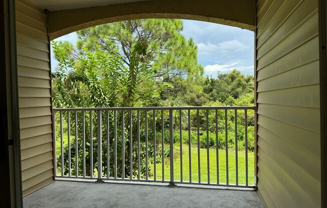 Oviedo-2/2 Second Floor condo-Villas at Lakeside!