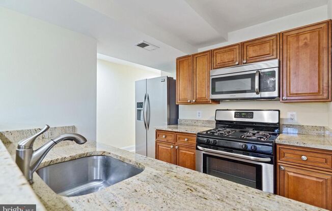 Welcome home to this 2Bd/1Bth lower-level apartment in Bloomingdale!