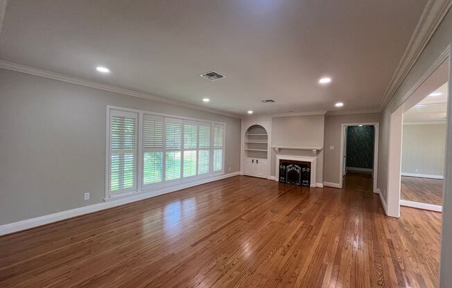 UPDATED HOME IN LAMAR PARK!!