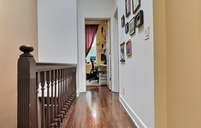 21 11 46 AVE