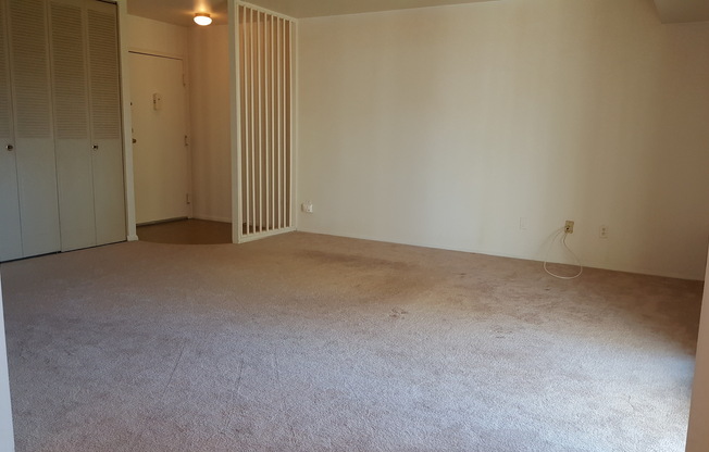 2 beds, 1 bath, $1,250, Unit APARTMENT E