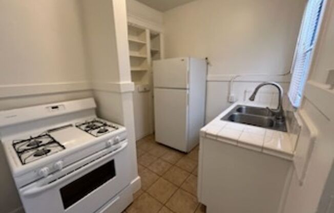 Studio, 1 bath, $1,300, Unit 10