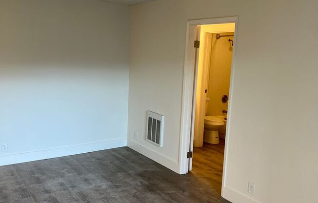 1 bed, 1 bath, $2,550, Unit 304