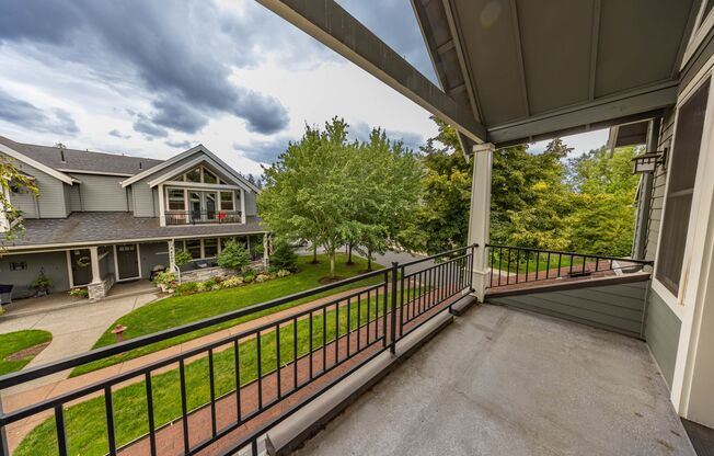 2 Creeks Condominiums - Gated Community on Camas Meadows Golf Course