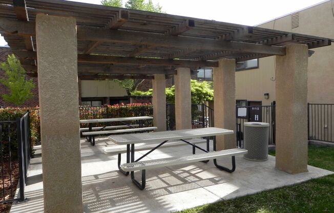 2 beds, 1.5 baths, 800 sqft, $1,055, Unit Unit 15