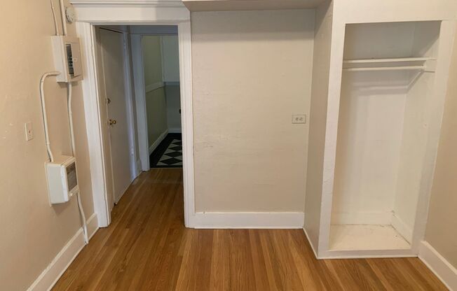 Studio, 1 bath, 265 sqft, $950, Unit 102