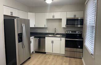 2 bd 1 ba duplex in a Great Location