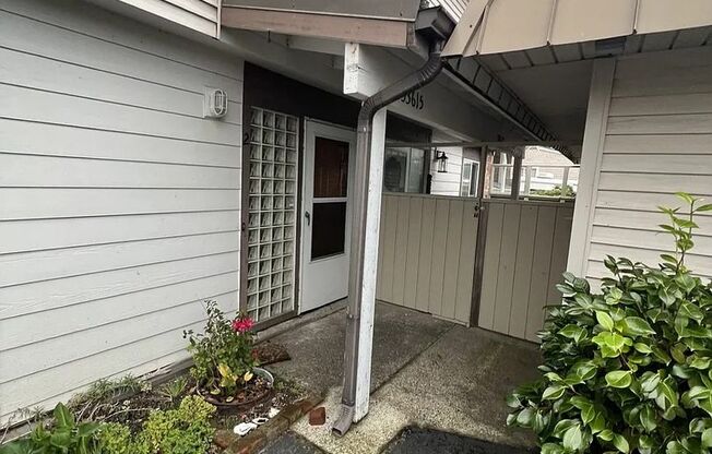 2 Bedroom Beach Front Condo in Ocean Park!