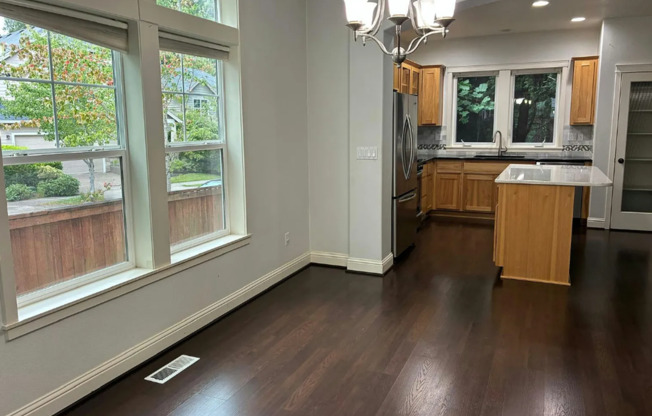 4 beds, 2.5 baths, $3,199