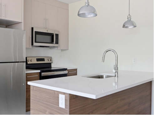 1 bed, 1 bath, $3,100, Unit Unit 303