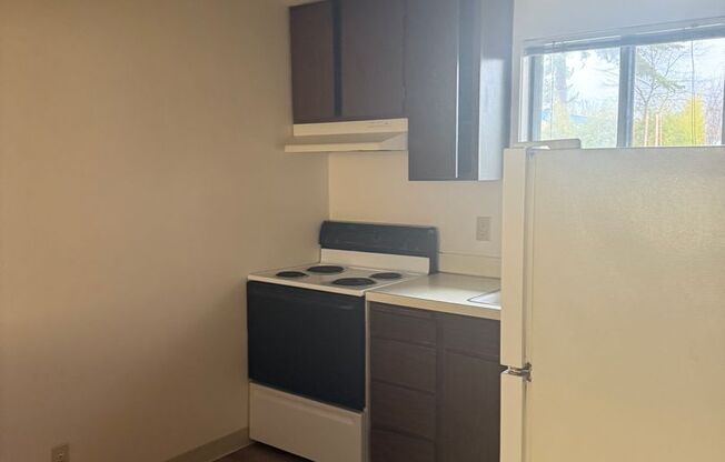 1 bed, 1 bath, $995, Unit 18