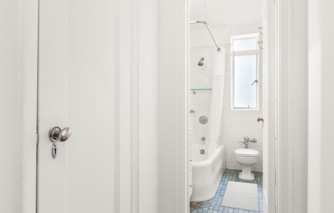 1 bed, 1 bath, 750 sqft, $5,000, Unit 4H