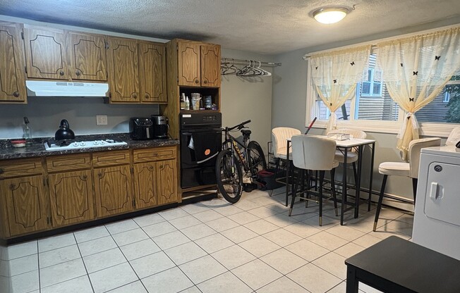 2 beds, 1 bath, 904 sqft, $2,300, Unit 2