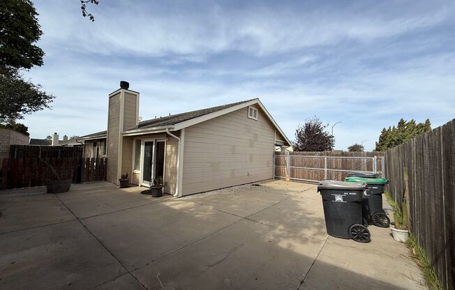 3 beds, 2 baths, $2,895