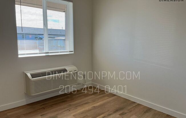 1 bed, 1 bath, 302 sqft, $975, Unit Unit 112