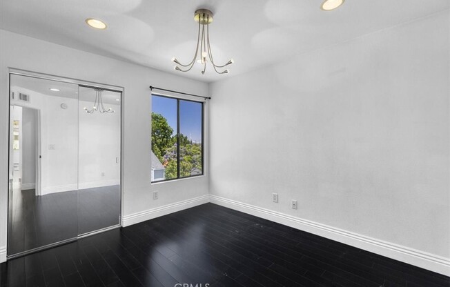 1150 W Capitol Drive