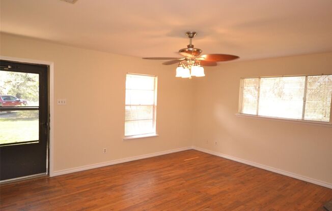 3 Bedroom farmhouse nestled on 3.9 acre in Cedar Park