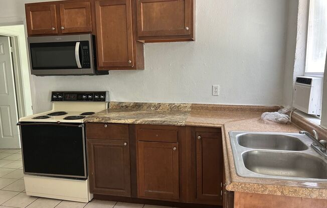 Studio, 1 bath, 400 sqft, $1,400