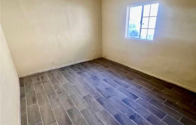 1448 W 106 ST
