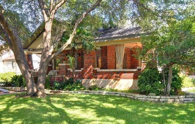 Beautiful Craftsman bungalow near TCU