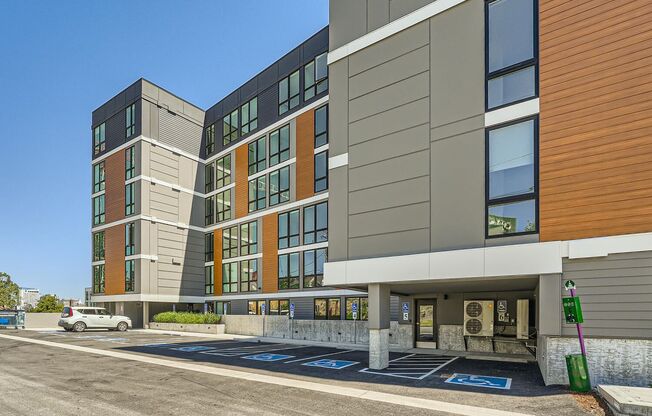 Studio, 1 bath, 410 sqft, $1,495, Unit 214