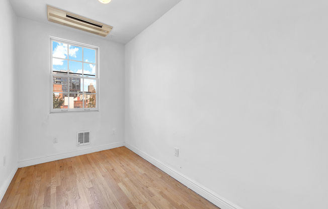 352 W 123 ST