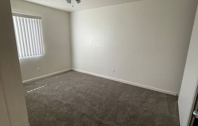 1 bed, 1 bath, 592 sqft, $1,075, Unit 215