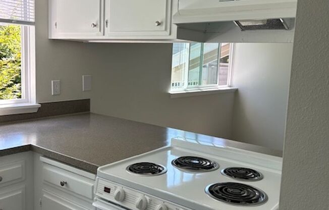 1 bed, 1 bath, 640 sqft, $1,400, Unit 335-215