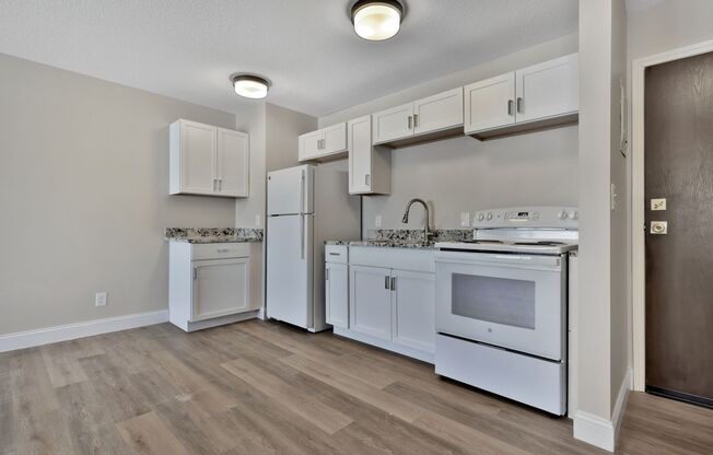 2 beds, 1 bath, $1,685, Unit 111