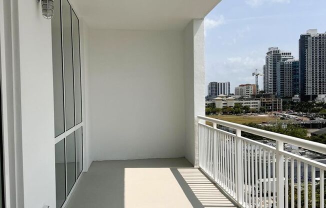 Studio, 1 bath, 962 sqft, $3,150, Unit Unit 705