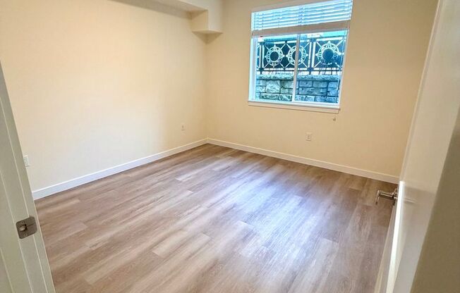 1 bed, 1 bath, 800 sqft, $1,600, Unit C105