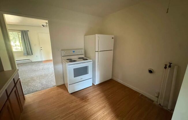 Cute 2 bedroom 1 bathroom Duplex Near National Ave