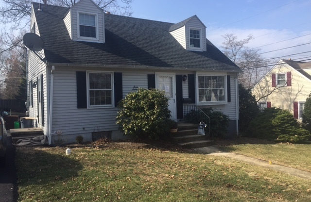 CUTE ALLENTOWN SINGLE with 4 BEDROOMS!