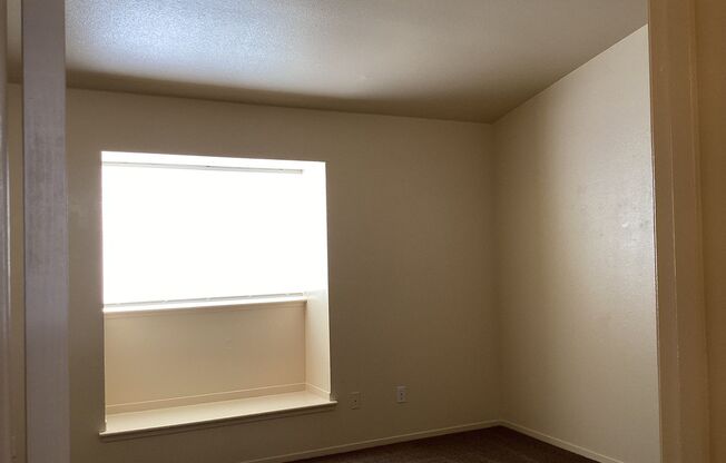 2 beds, 1.5 baths, $1,295, Unit 171