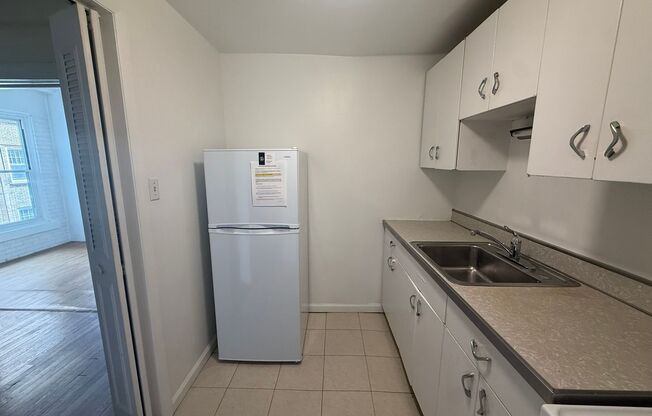 1 bed, 1 bath, 769 sqft, $1,475, Unit Old King Edward 44