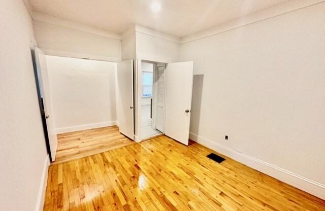 2 beds, 1 bath, $2,600, Unit 1