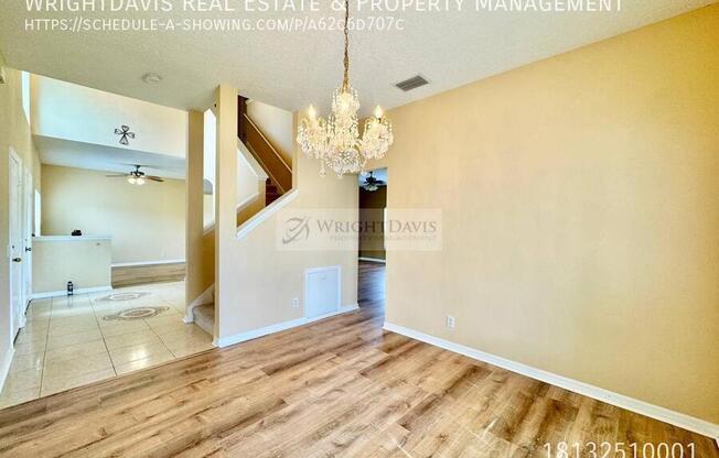 884 ADDISON DR NE