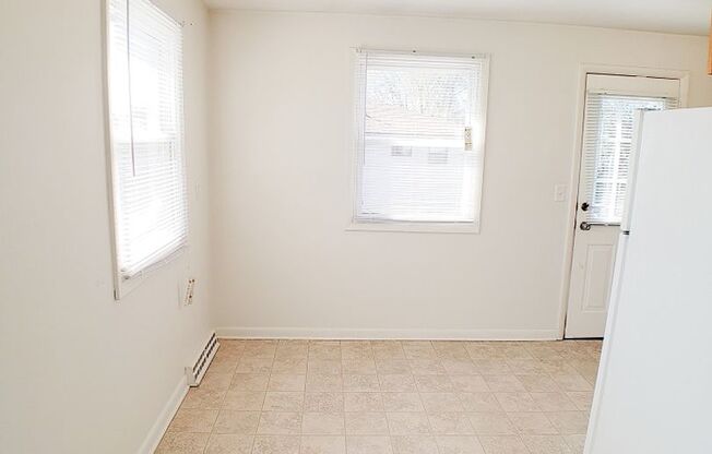2 beds, 1 bath, 850 sqft, $1,349, Unit 5822-1 Balsam