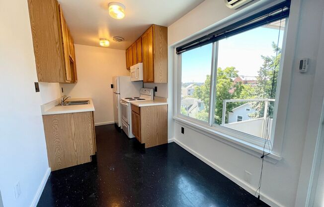 2 beds, 1 bath, 600 sqft, $1,895, Unit 401