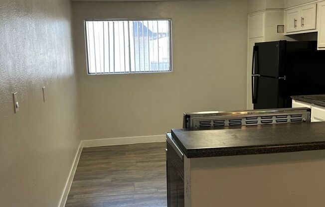 2 beds, 1 bath, 810 sqft, $1,195, Unit 75