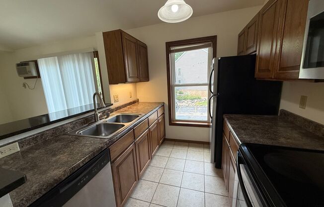 2 beds, 2 baths, 950 sqft, $1,750, Unit 7633CC