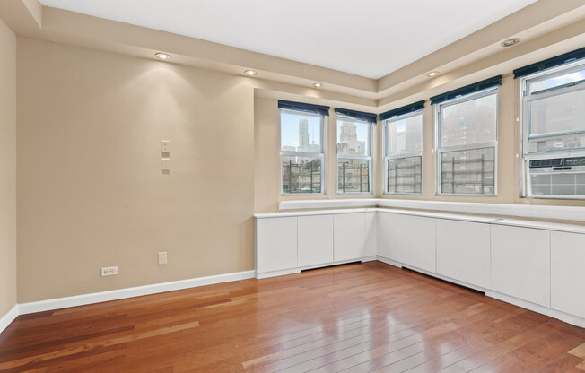 1 bed, 1 bath, 642 sqft, $4,500, Unit 15E