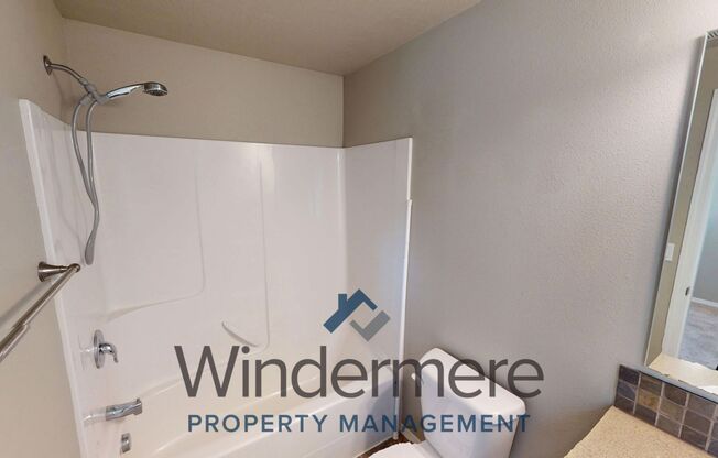 3 beds, 2 baths, 1,064 sqft, $1,695, Unit chin207-1