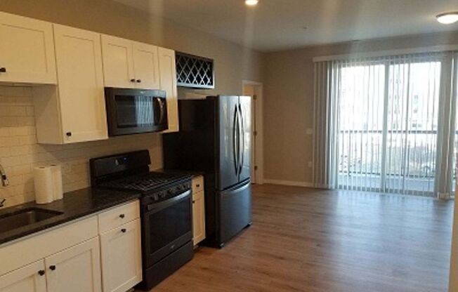 2 beds, 2 baths, 1,089 sqft, $1,850, Unit 201