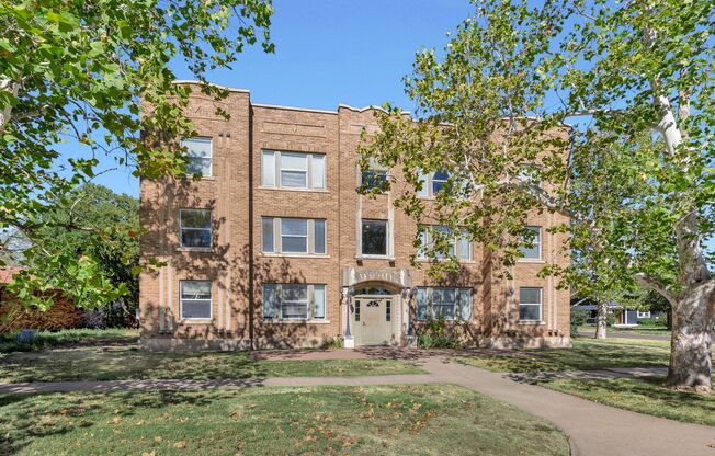 Carrollton Apartments - Great Location - 2bedrooms & 1 Bedrooms Available.