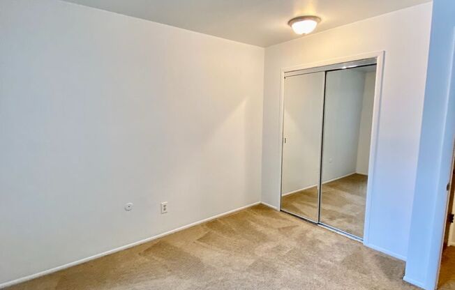 2 beds, 1 bath, 850 sqft, $1,295, Unit 901