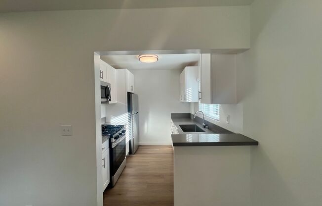 2 beds, 1 bath, 925 sqft, $2,695, Unit 11