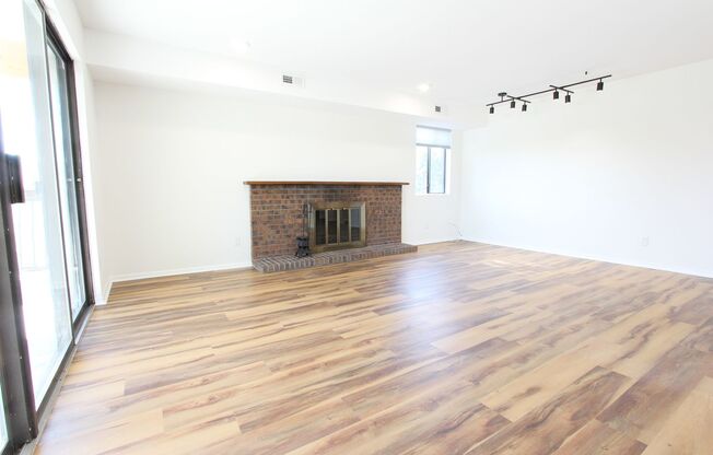 2 bed 2 bath available NOW!